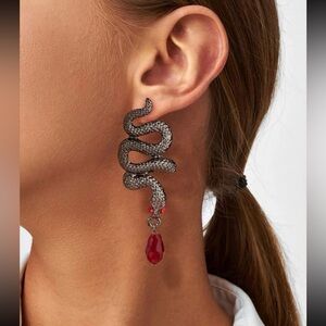 🐍 Awesome Gun Black Metallic Serpent Snake Tassel Jewel Beaded Stud Earrings 🐍